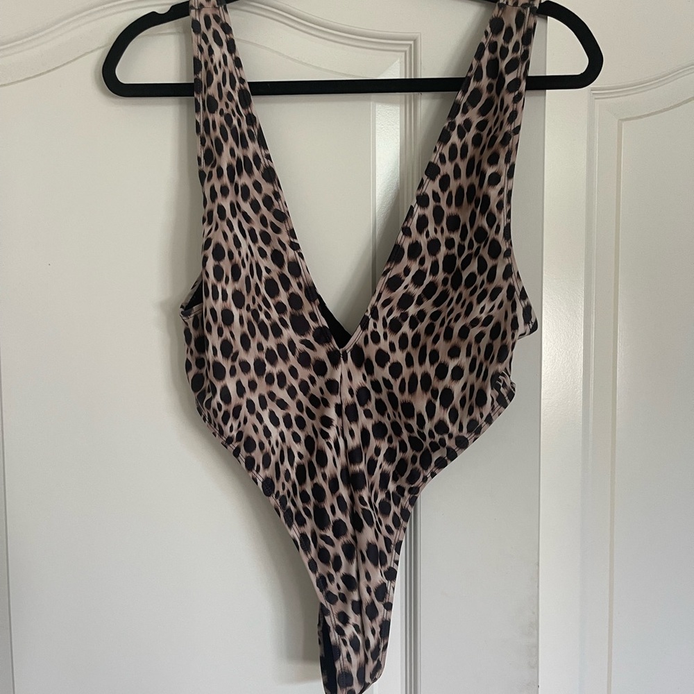 Motel rocks leopard deep v bodysuit